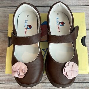 Mary Jane Style Shoes